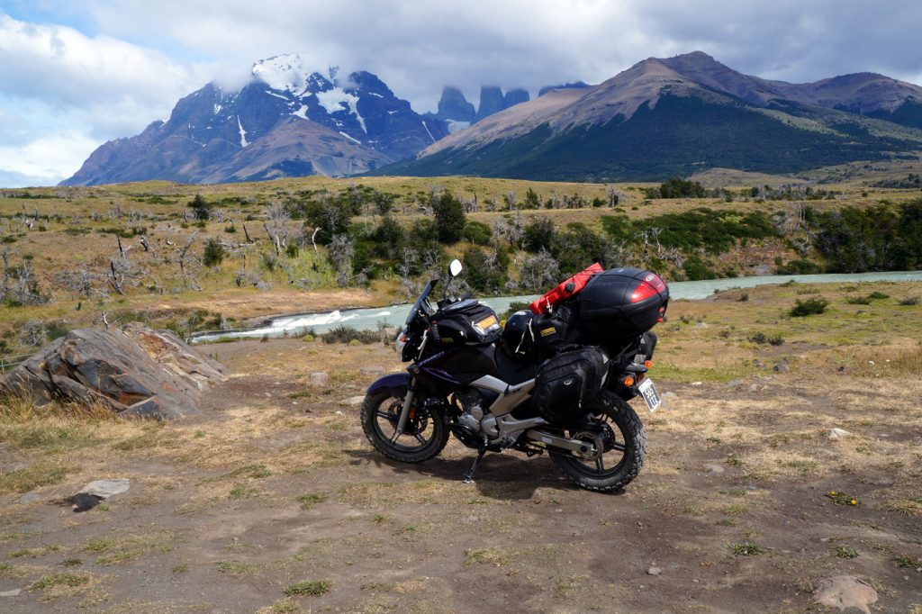 Parque Nacional Torres del Paine - Cascada del Paine - Yamaha Fazer YS 250