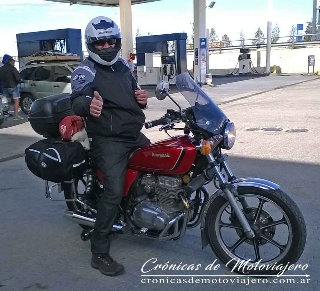 Motoviajero en Comandante Luis Piedrabuena, Ruta Nac 3, Santa Cruz, Argentina - Kawasaki Z440