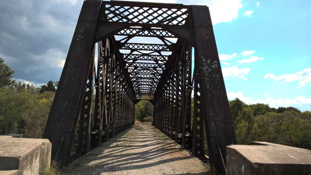 Antiguo puente ferroviario sobre el Rio Segundo o Xanaes