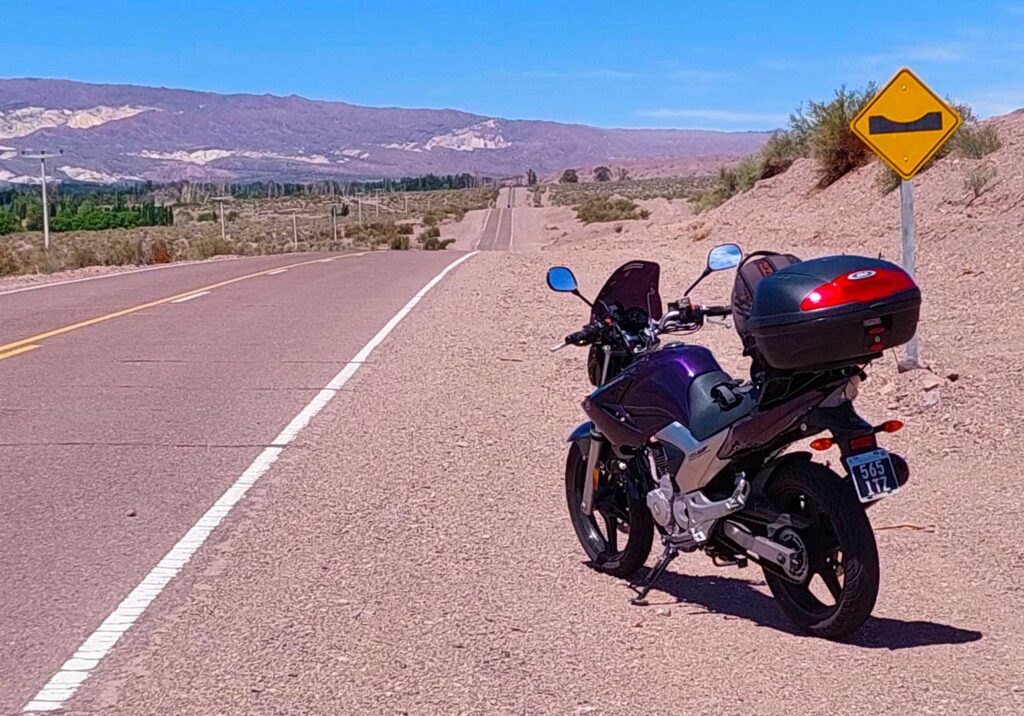 Ruta Nacional 149 hacia Barreales - San Juan - República Argentina - Yamaha Fazer YS250