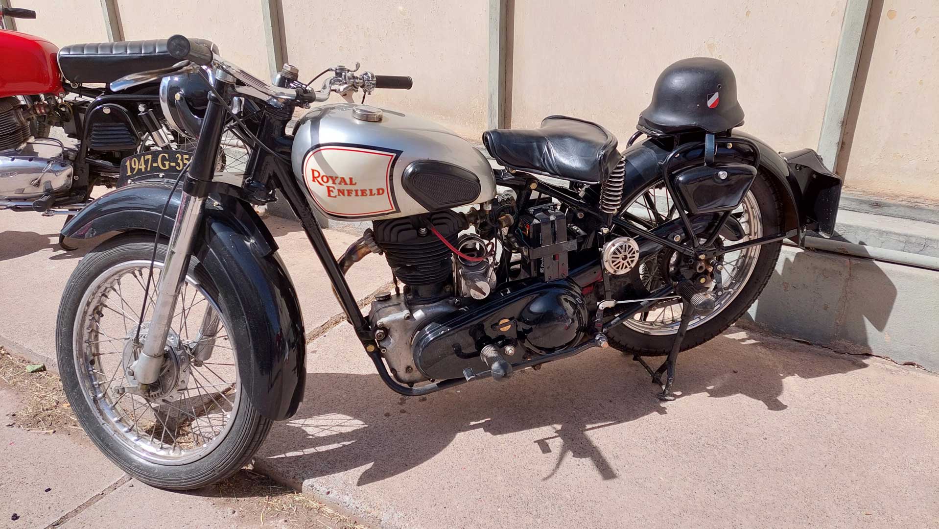 Moto clásica Royal Enfield 1947 en motoencuentro Mototurismo San Juan 2022