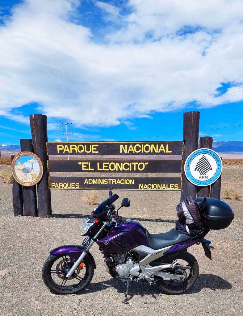 Entrada al Parque Nacional El Leoncito - Yamaha Fazer YS250